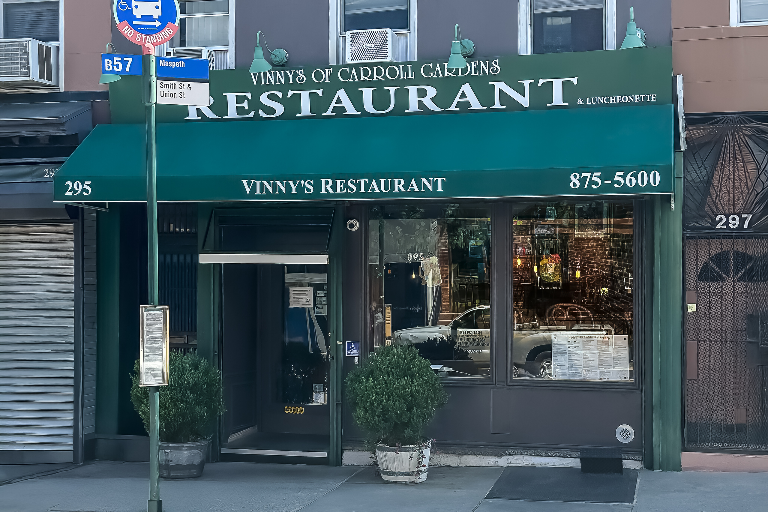 Store Front of Vinny's of Carroll Gardens